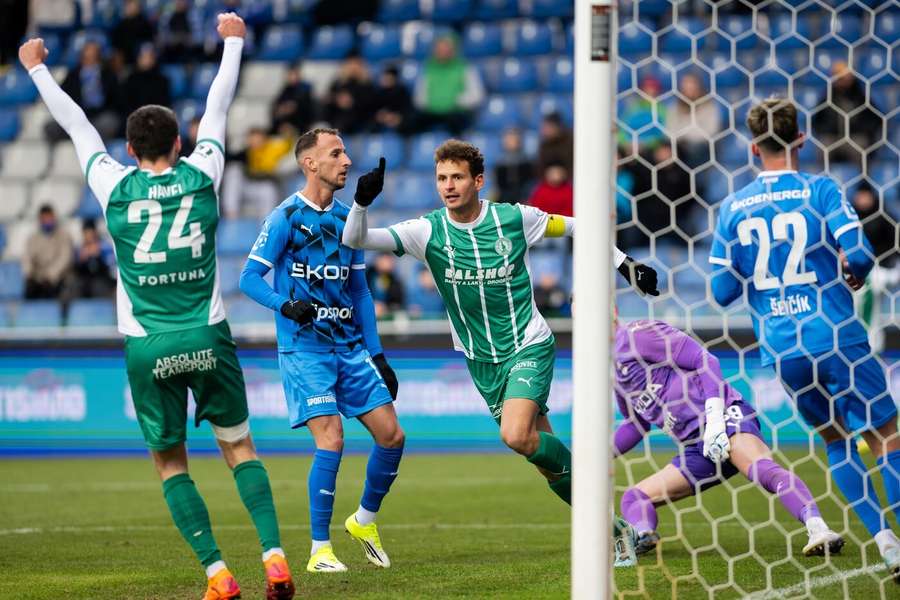 Hůlka z Bohemians byl prvním střelcem jara. Hůlka z Bohemians byl prvním střelcem jara.