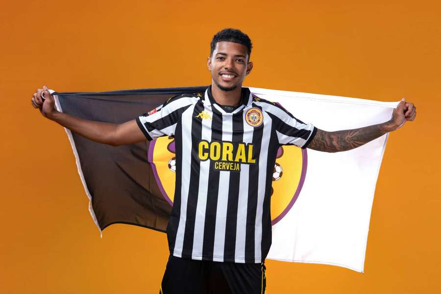 A nova camisola principal do Nacional