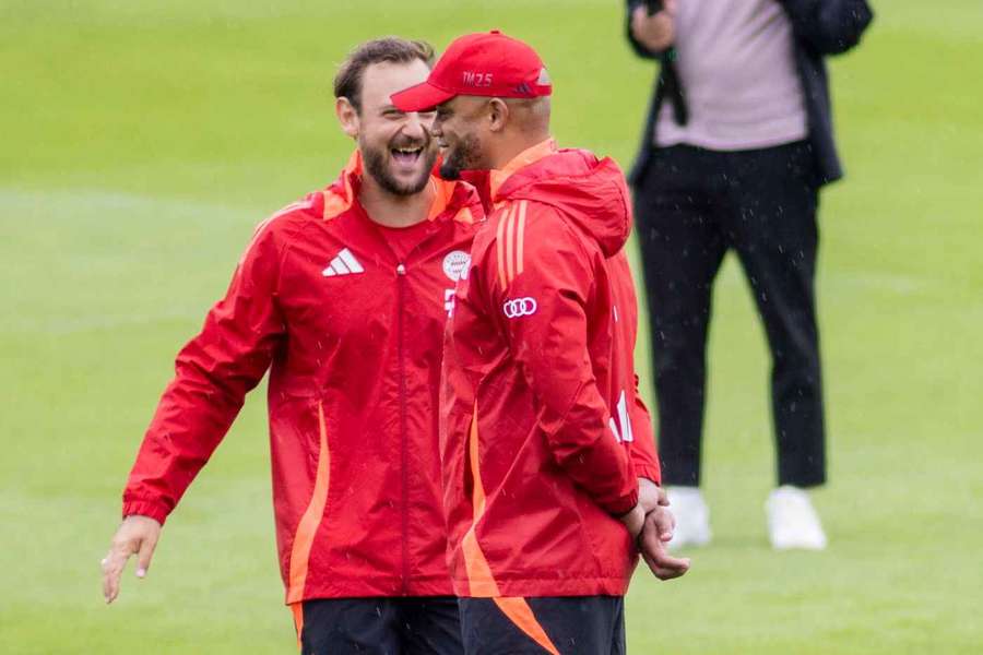 Vincent Kompany e o seu treinador adjunto Rene Maric