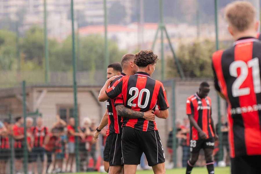 Les Niçois en plein match de préparation.