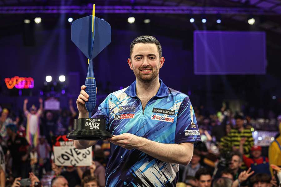 Humphries with the trophy