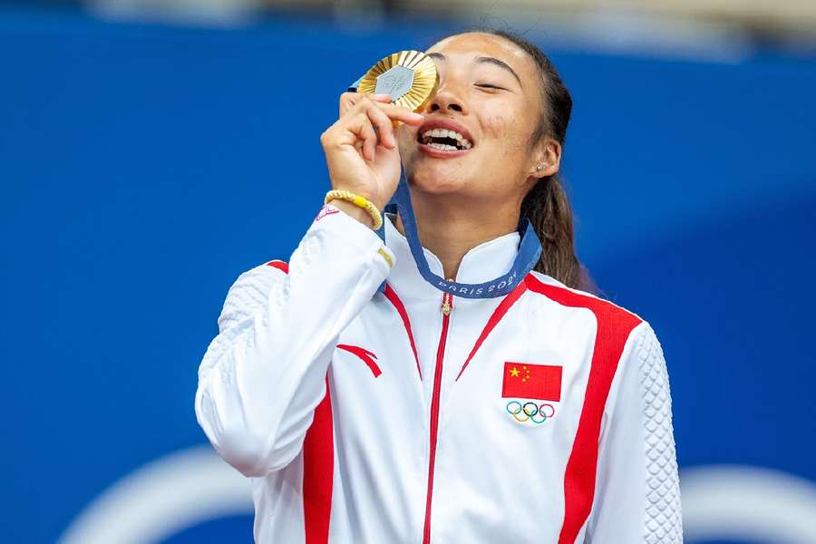 Zheng with her gold medal