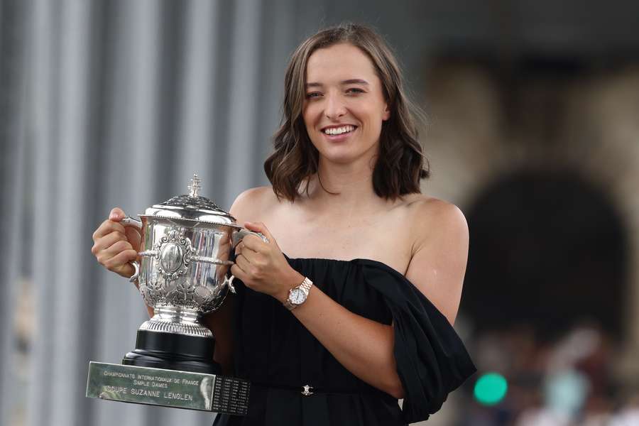 Swiate levanta su título de Roland Garros