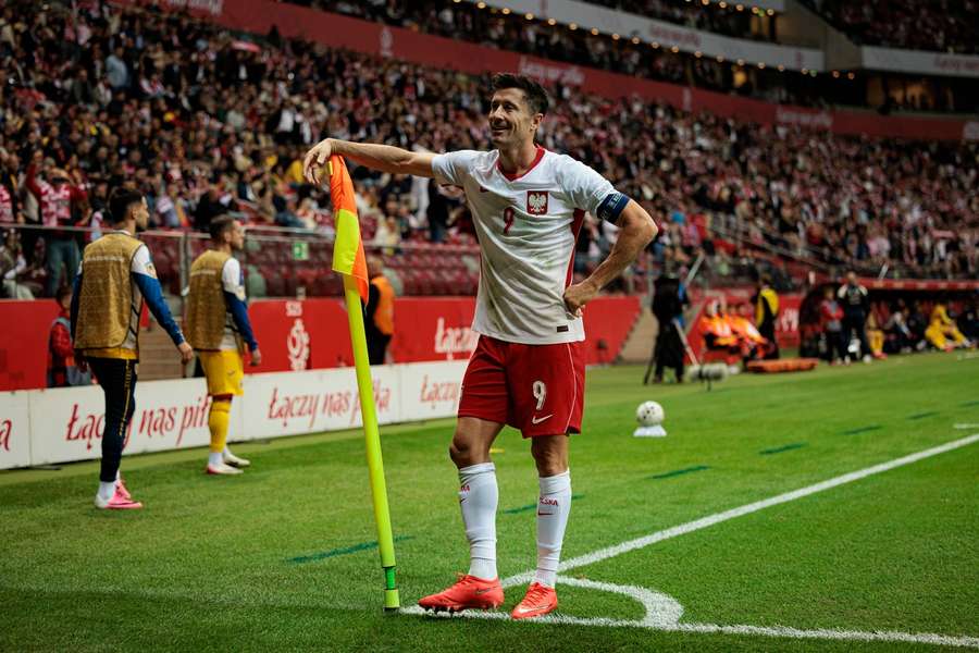 Outperforming xG and defensive involvement: How Lewandowski dominated against Romania Outperforming xG and defensive involvement: How Lewandowski dominated against Romania