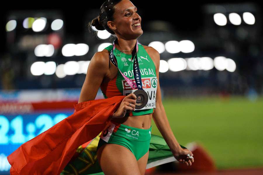 Patrícia Silva com a medalha de bronze em Birmingham