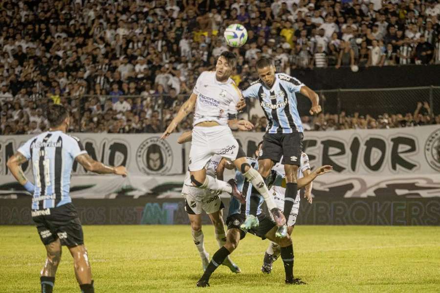 Equipes definem vaga no jogo de volta em Porto Alegre