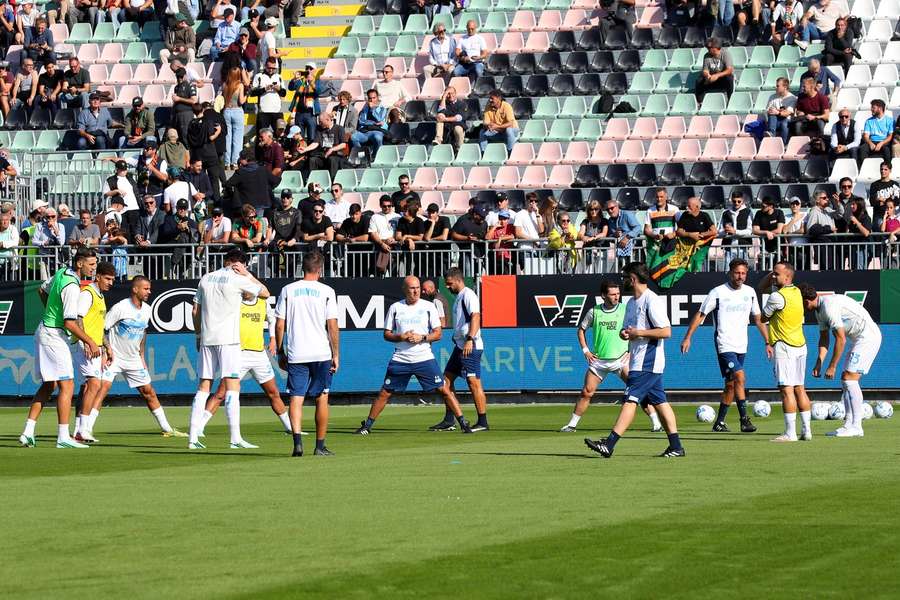 Il riscaldamento del Napoli prima del match contro il Venezia Il riscaldamento del Napoli prima del match contro il Venezia