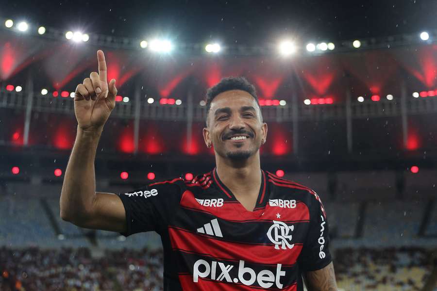 Danilo deixou a Juventus e voltou ao futebol brasileiro Danilo deixou a Juventus e voltou ao futebol brasileiro