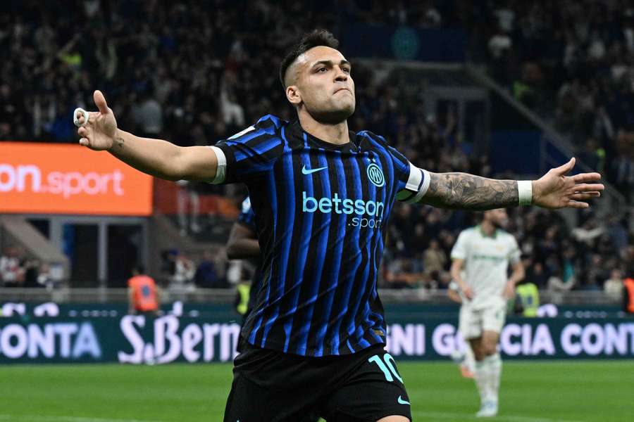 Lautaro Martínez celebra uno de sus goles ante la Roma en su regreso Lautaro Martínez celebra uno de sus goles ante la Roma en su regreso