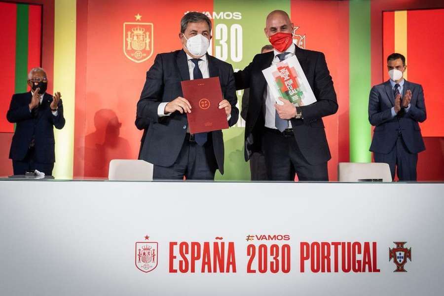 Fernando Gomes e Luis Rubiales formalizaram a candidatura ibérica, juntando-se posteriormente a Ucrânia