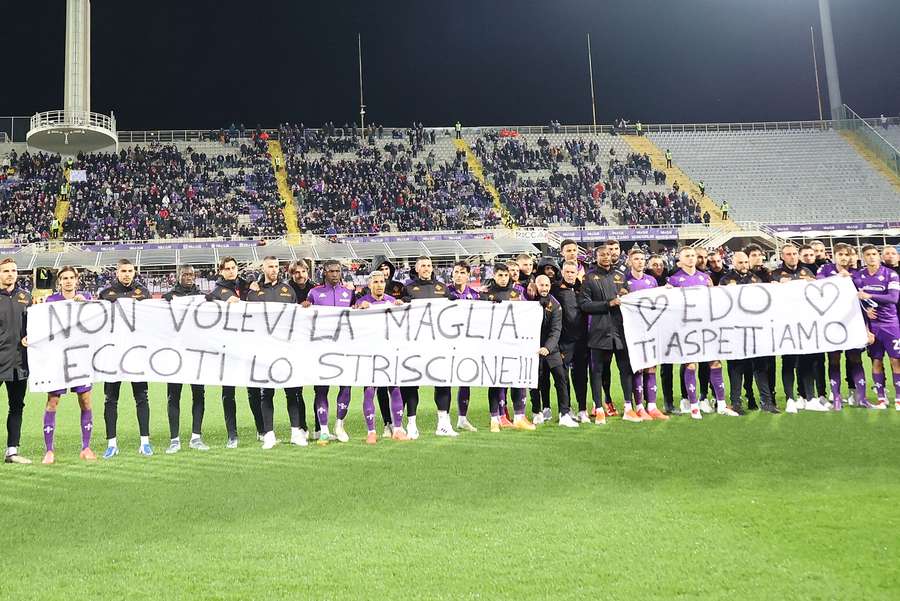 O carinho dos companheiros de equipa de Bove