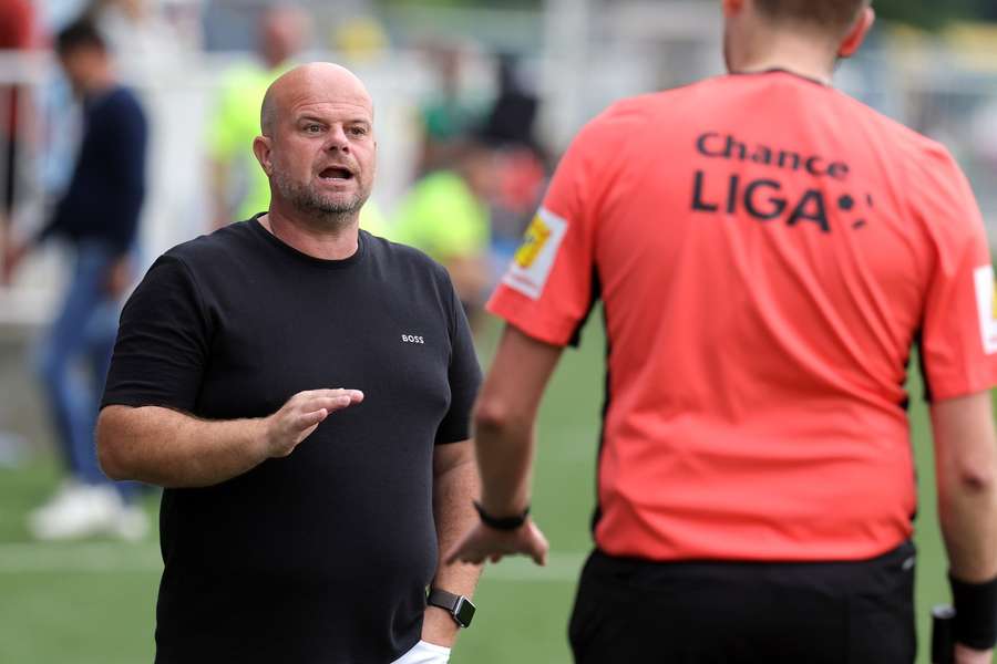 Opava prý trenéra Romana Nádvorníka nemohla udržet.