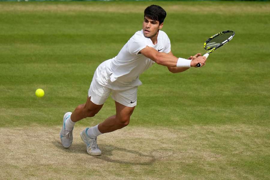 Flyvende Carlos Alcaraz sikrede sig endnu en Wimbledon-titel.