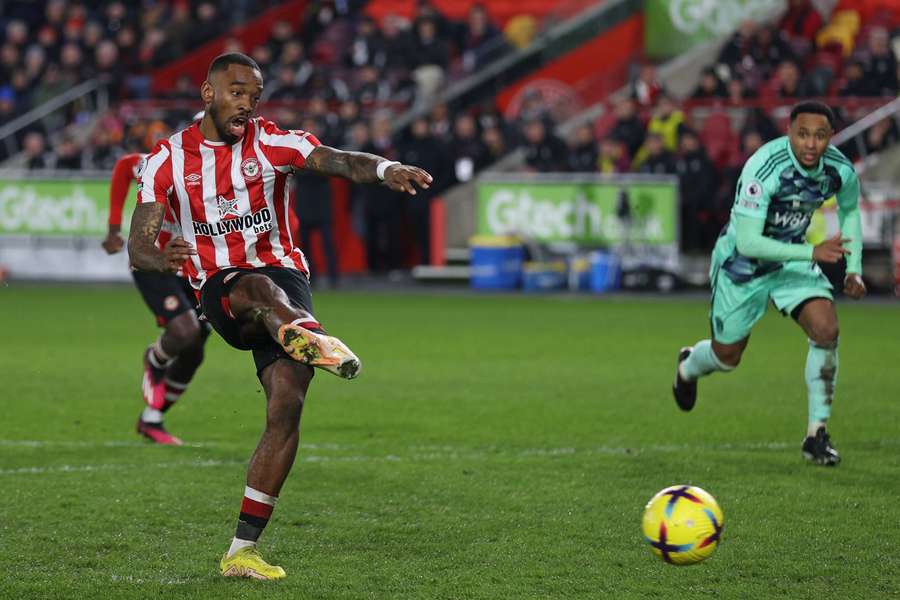 Brentford's English striker Ivan Toney celebrates scoring his team's second goal