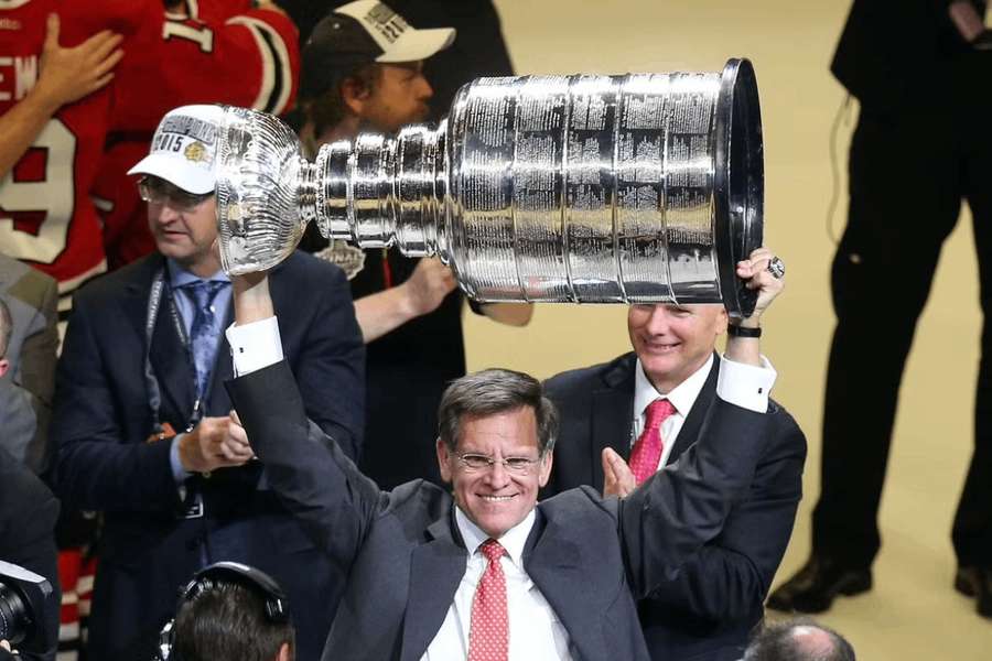 Rocky Wirtz doviedol Chicago k trom Stanleyho pohárom.