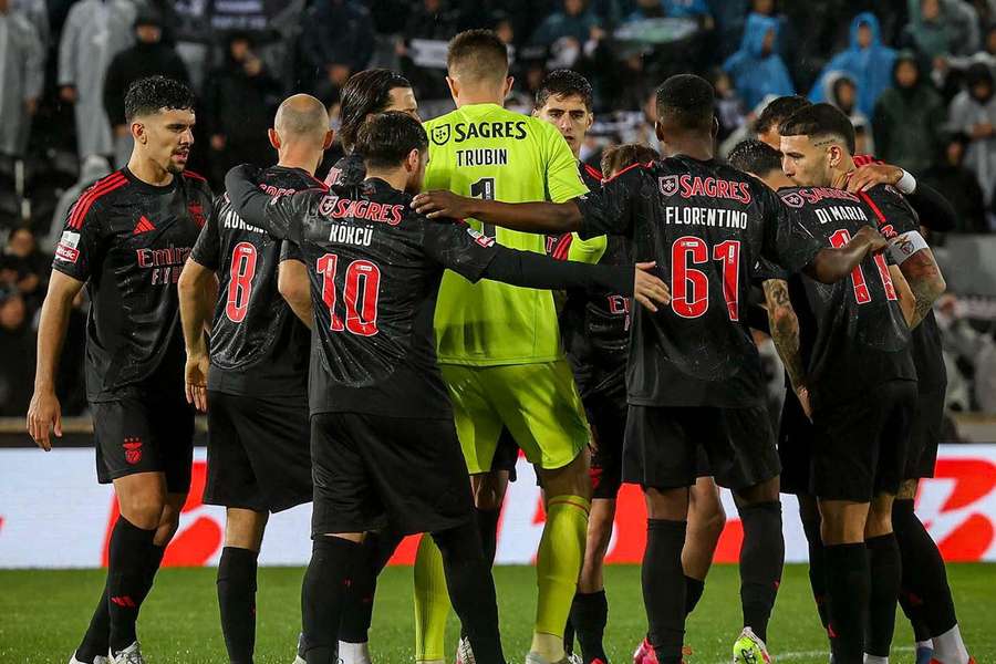 Benfica com triunfo importante em Guimarães
