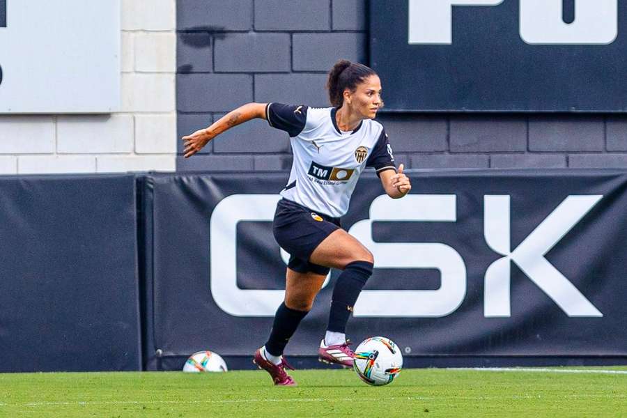 Sofia Silva em ação com a camisola do Valência