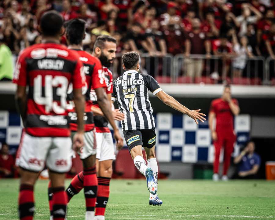 Nonato empatou para o Santos no primeiro tempo