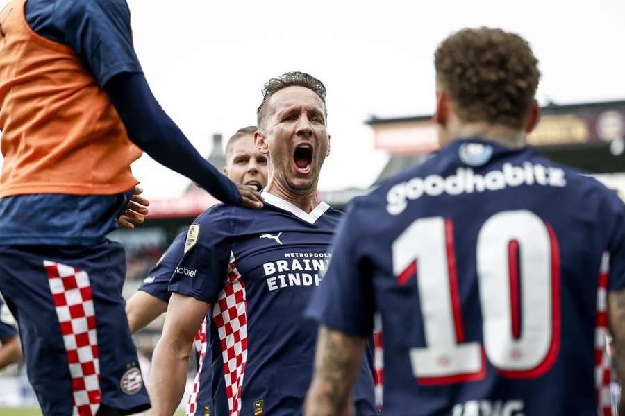 Luuk de Jong fez o golo que colocou o PSV novamente na frente