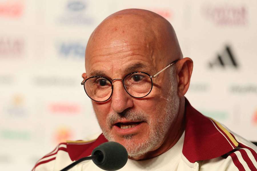 Luis de la Fuente auf der Pressekonferenz