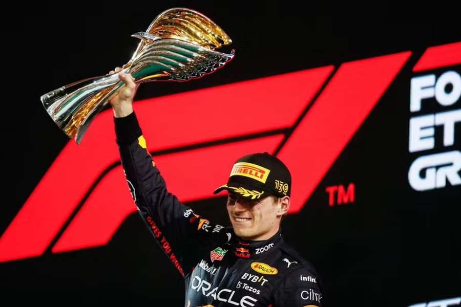Max Verstappen estabeleceu recorde de 15 vitórias numa época