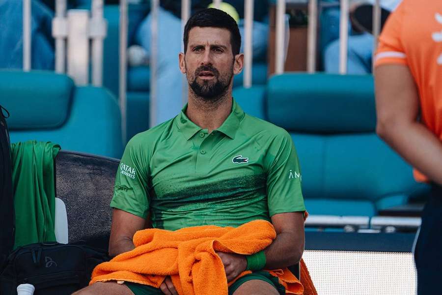 Le début de la finale Djokovic-Mensik retardé par la pluie à Miami