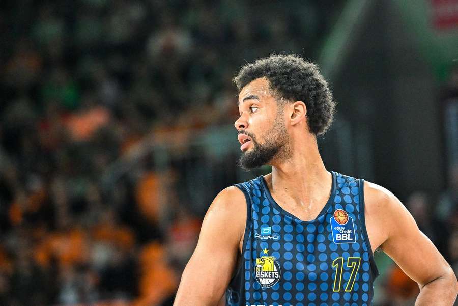 Alba Berlin holt Spätstarter Akbakoko