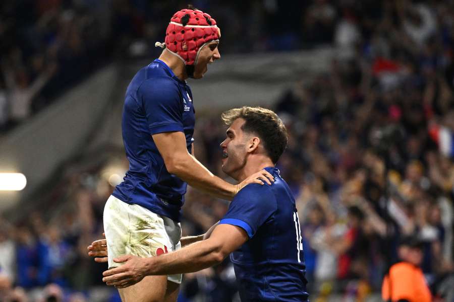 Os laterais franceses em grande forma, os Bleus nos quartos de final.