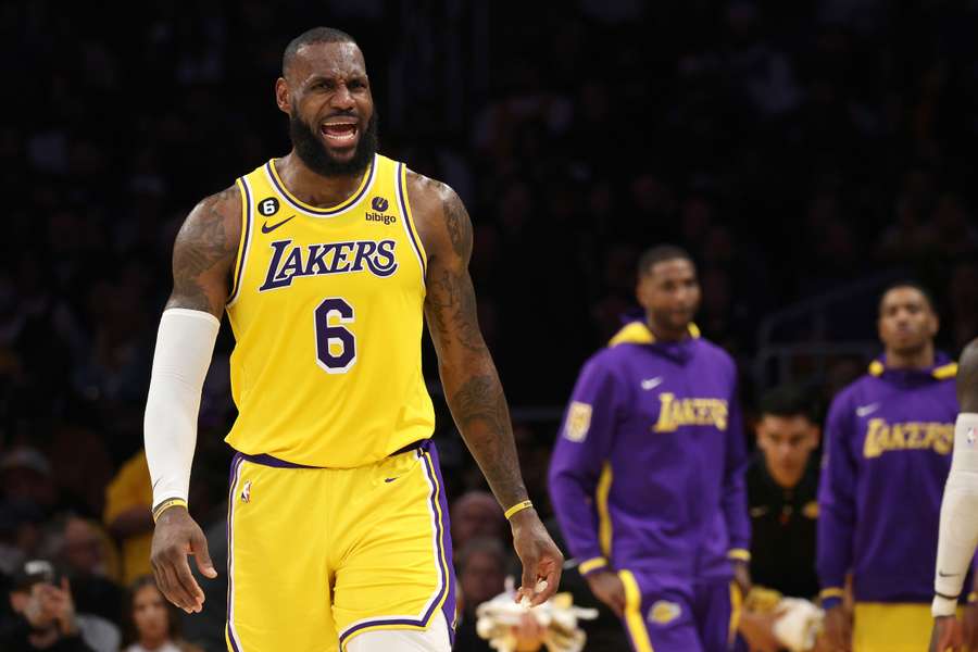 LeBron James und die LA Lakers haben nach einer spannenden Partie gegen die Timberwolves die Playoffs erreicht.
