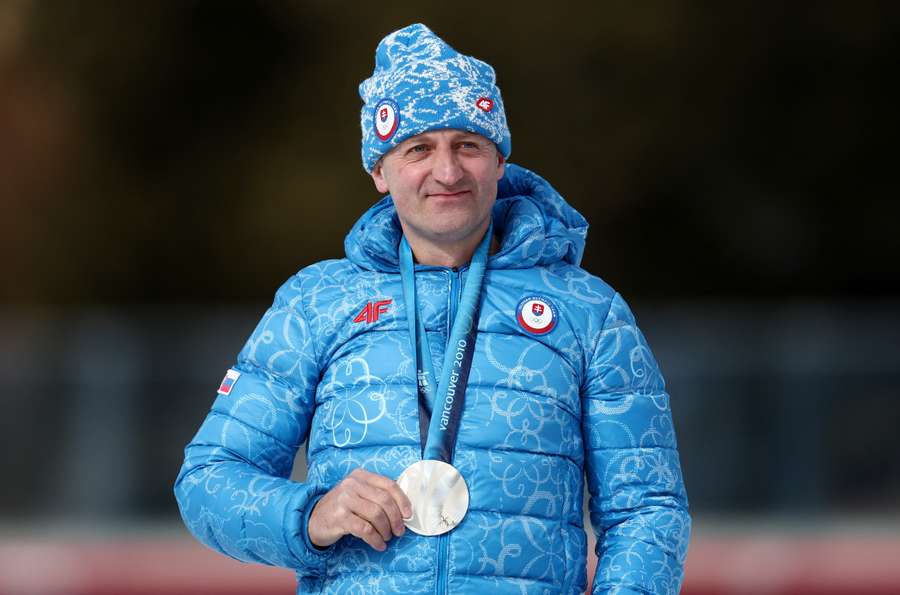 Hurajt so striebrom.