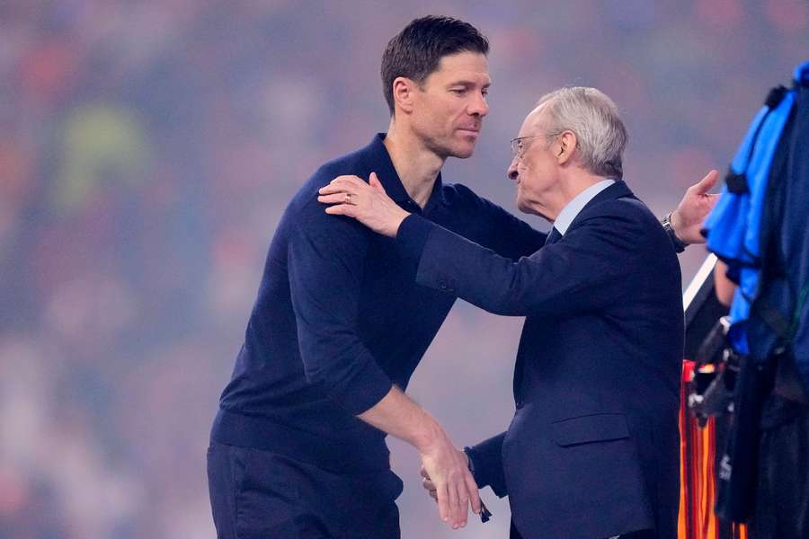 Florentino Pérez saludó con frialdad a Xabi Alonso tras perder la Supercopa de España