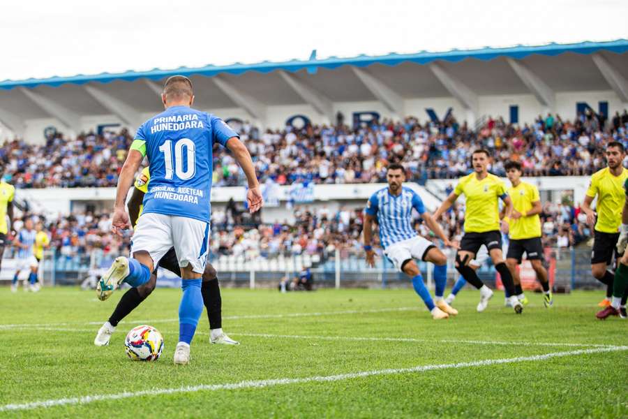 Corvinul Hunedoara s-a impus cu 2-1 în fața Ceahlăului, în prima etapă din Liga a 2-a