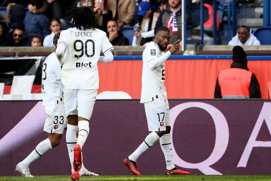O Rennes fez um jogo muito eficiente e saiu com a vitória em Paris O Rennes fez um jogo muito eficiente e saiu com a vitória em Paris