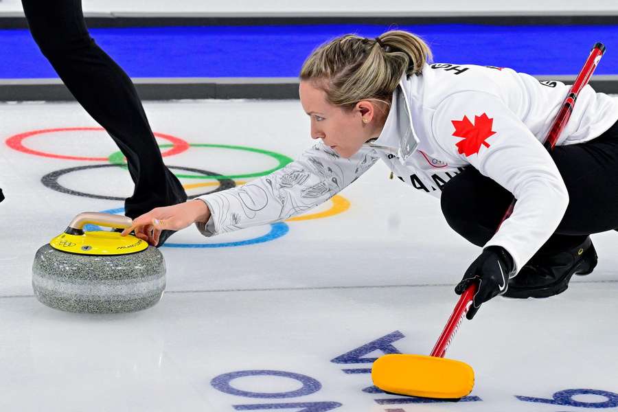Rachel Homan and Canada become the first team to beat Sweden
