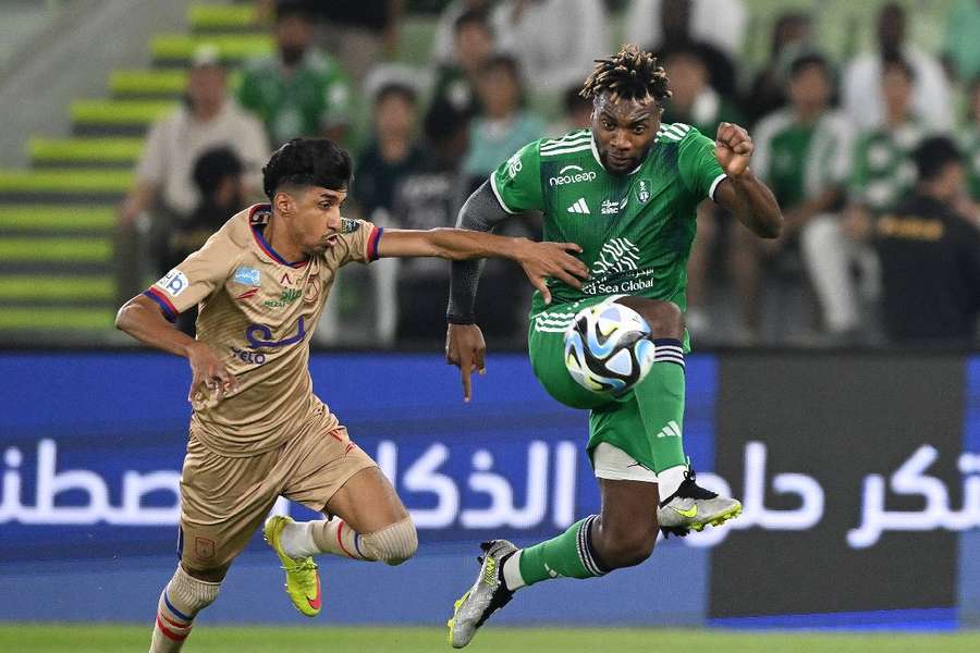 Al-Ahli, de Firmino e Mahrez, cede empate ao Damac após abrir 2 a