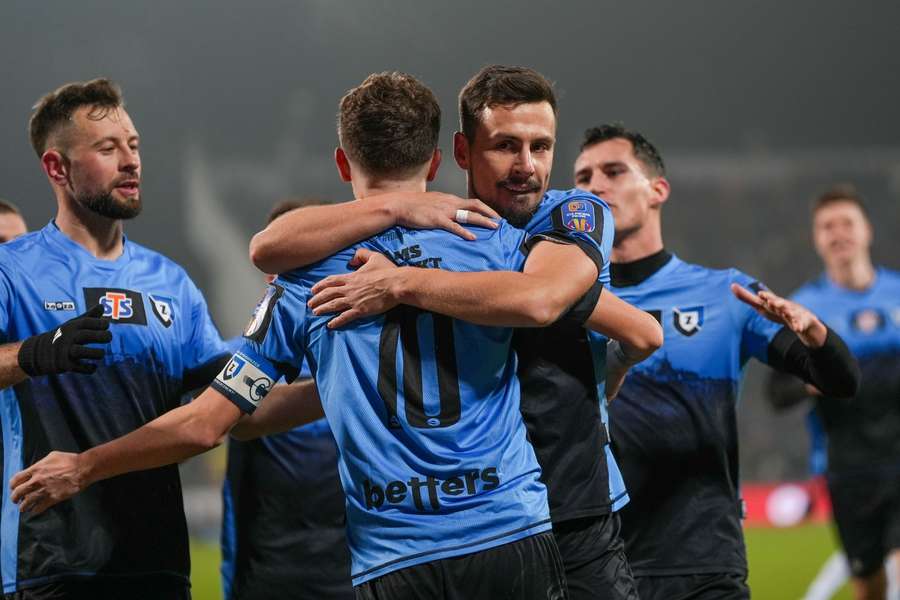 Zawisza triumfalnie maszeruje do półfinału Pucharu Polski. Drużyna z czwartej ligi górą Zawisza triumfalnie maszeruje do półfinału Pucharu Polski. Drużyna z czwartej ligi górą