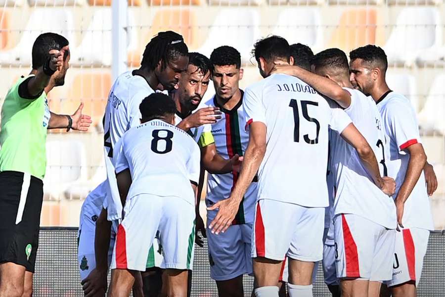 FAR Rabat segue isolado no topo