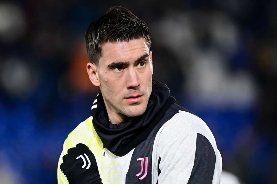 Dusan Vlahovic va verso la panchina prima di Como-Juventus