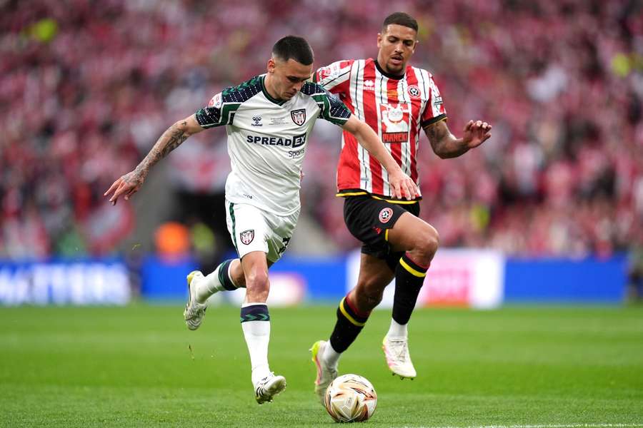 Sunderland sign Enzo Le Fee in record-breaking deal