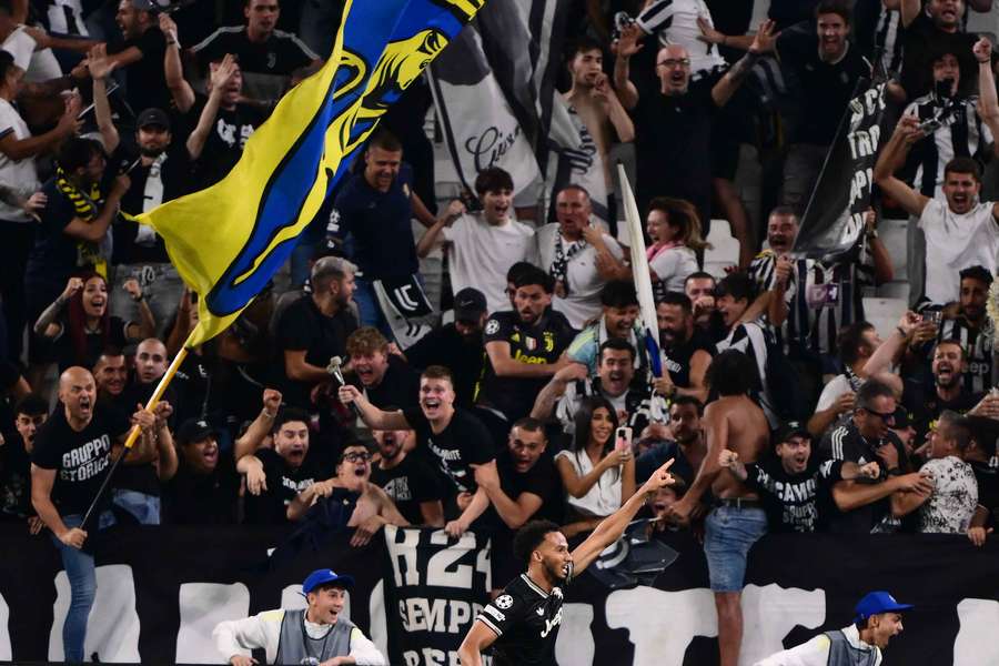 Loucura absoluta em Turim com o empate de Kelly aos 90+6 minutos