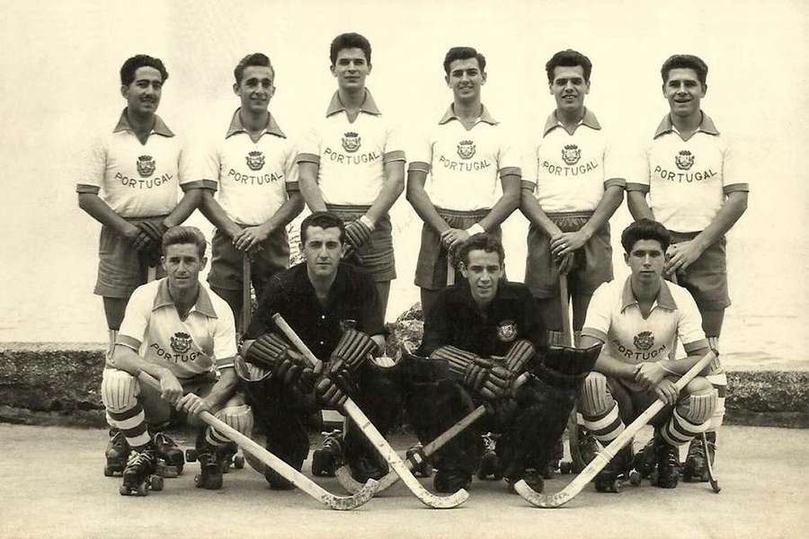 Moreira (penúltimo, em baixo), na altura foi considerado o melhor guarda-redes do mundo, representou a seleção portuguesa de 1957 a 1965