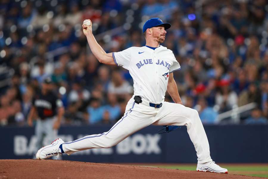 Chris Bassitt pitching