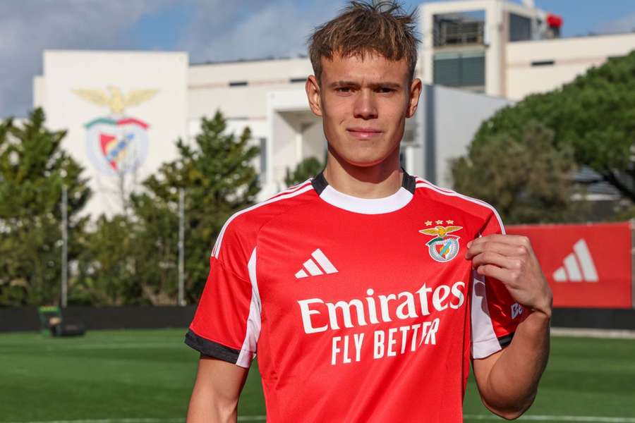 Leon Zietek assina pelo Benfica
