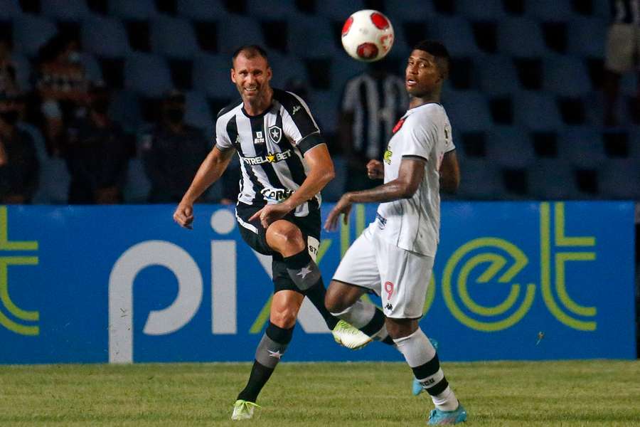 Vasco x Bangu: como assistir ao jogo na live do Casimiro