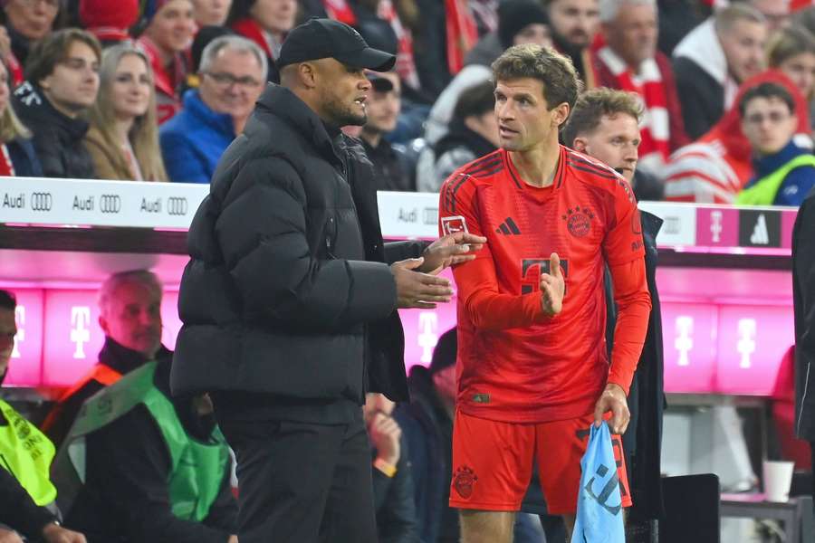 Müller (r.) und Kompany wollen gegen Benfica wichtige Punkte in der Champions League einfahren