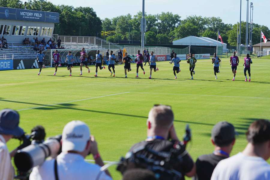 England's players train in Kansas City England's players train in Kansas City