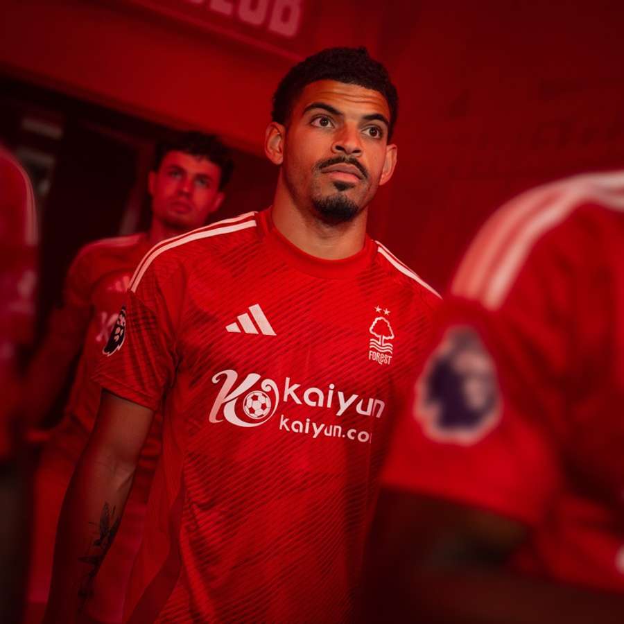 Nottingham Forest home kit