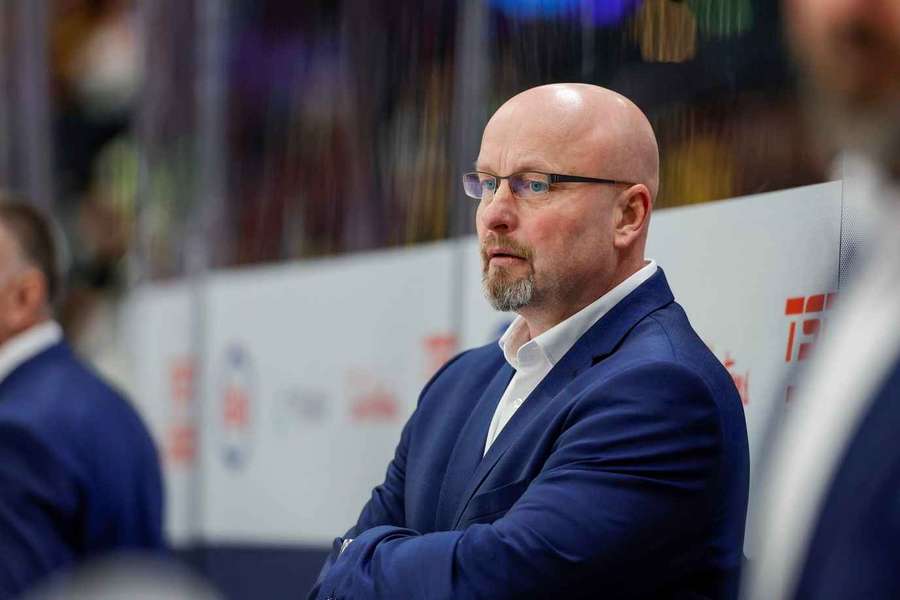 Patrik Augusta na lavičce české juniorky.