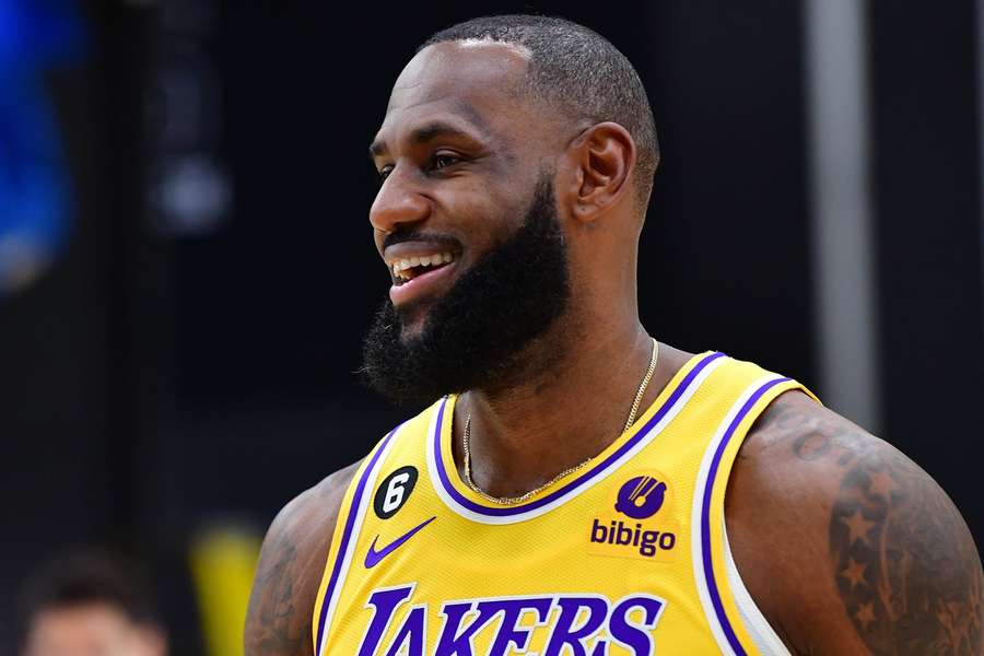 LeBron James vstupuje do světa piklebalu, sportu, který se podobá tenisu.