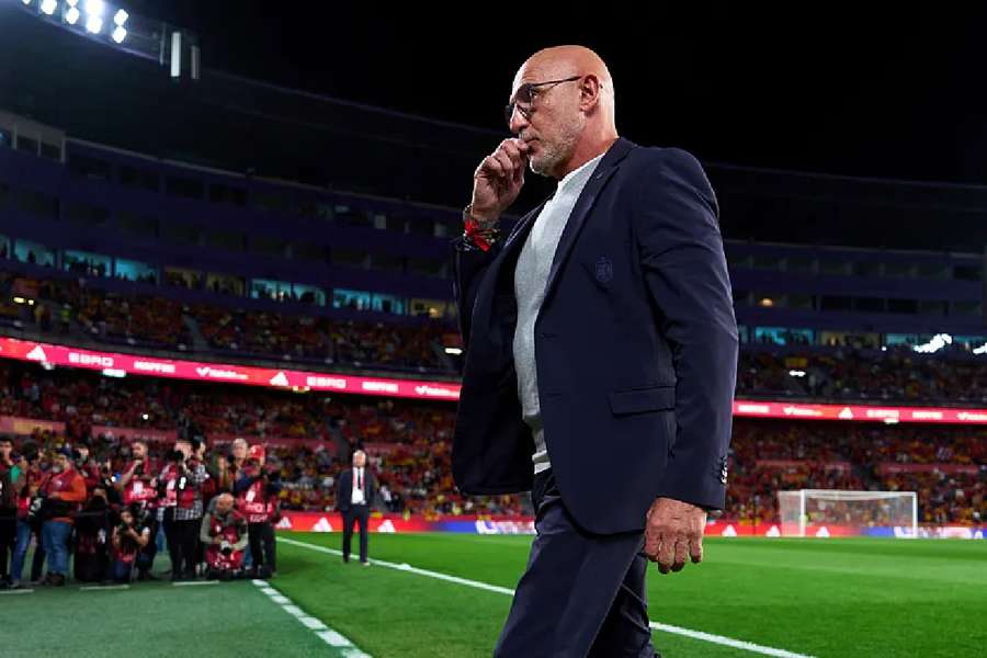 De la Fuente, antes de comenzar un partido con España De la Fuente, antes de comenzar un partido con España